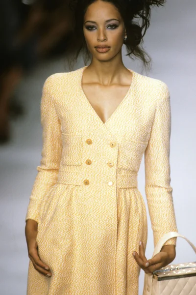 Look 16